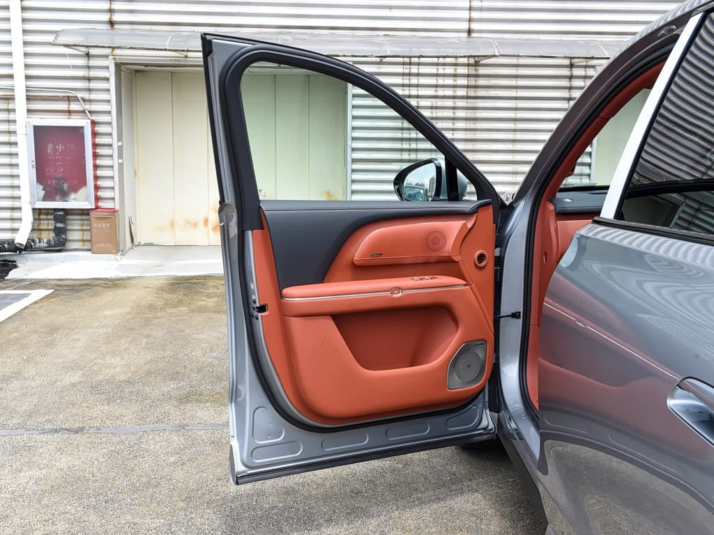 Voyah Taishan X8